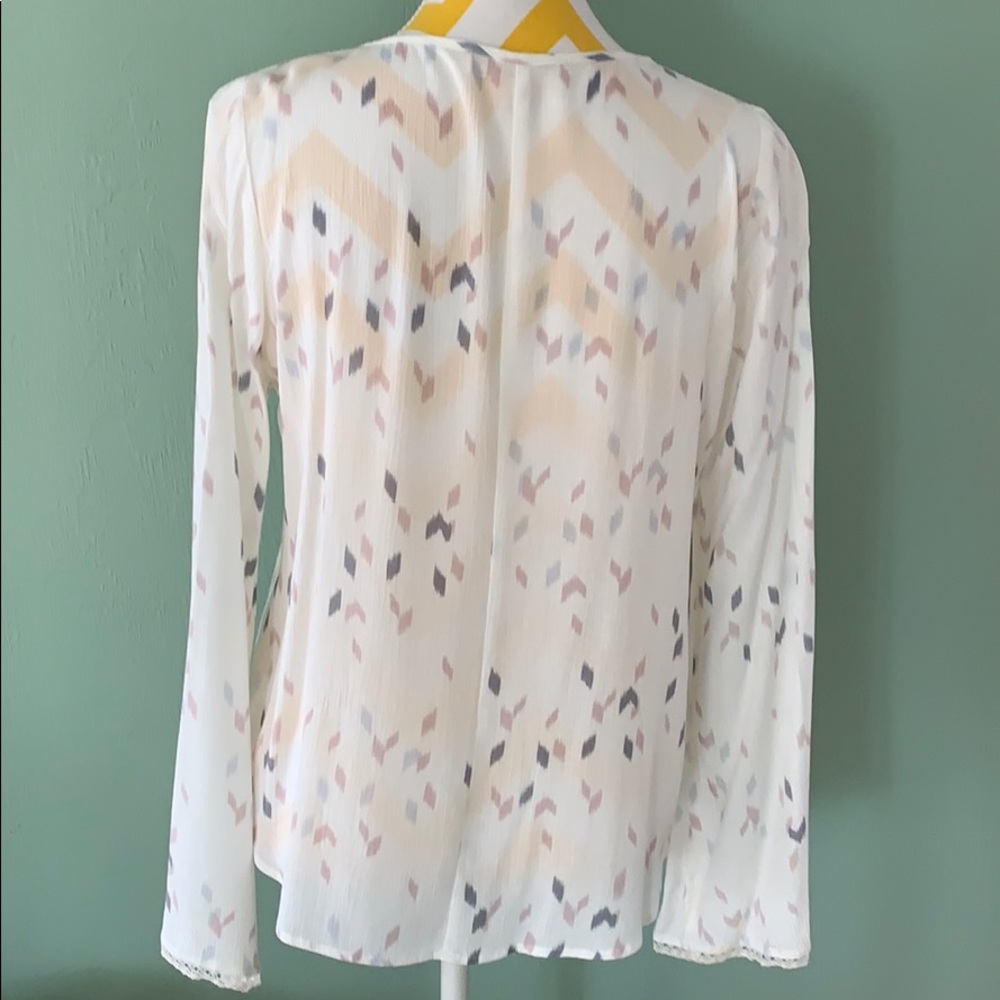 LoveStitch Romantic Blouse - Picture 3 of 5